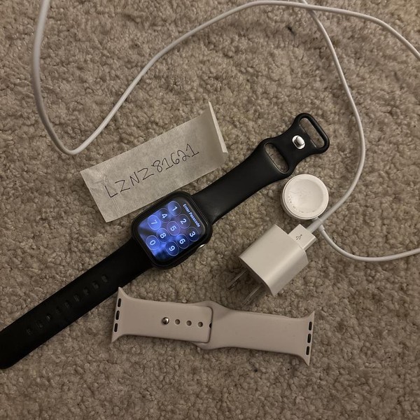 Apple Watch Series 8 41mm - Silver, A2770 - GPS, Aluminum