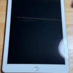 Good Apple iPad (6th Gen) - Wi-Fi, 32 GB, Gold, A1893