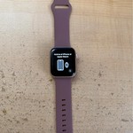 Good Apple Watch Series 5 40mm - Gold, A2092 - GPS, Aluminum