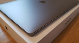 Good
													MacBook Pro 2018 (With Touch Bar) - 15" - I7, Gray, 1 TB, 16 GB, photo 3 of 13