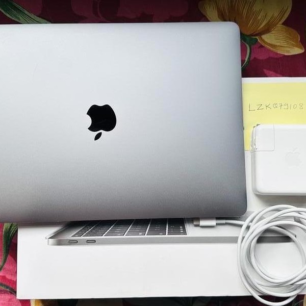 MacBook Pro 2017 (No Touch Bar) - 13 inch - I5, Gray, 512 GB, 16 GB