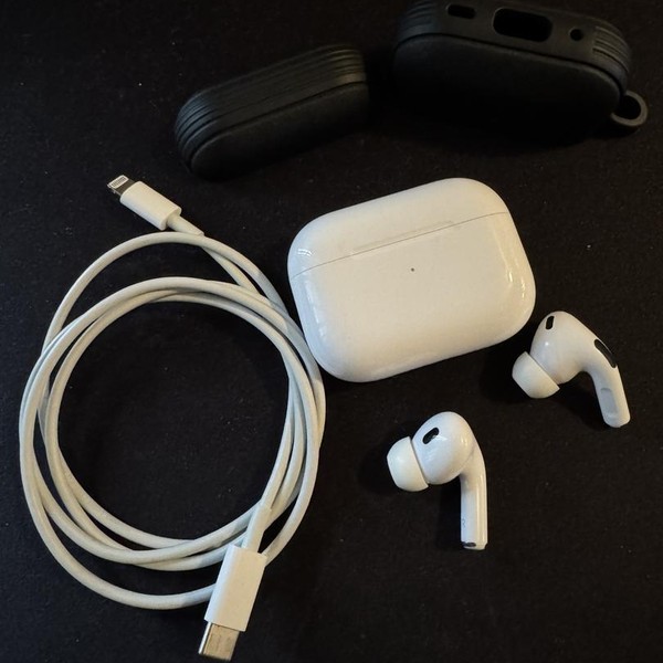 Apple AirPods Pro 2 - Lightning