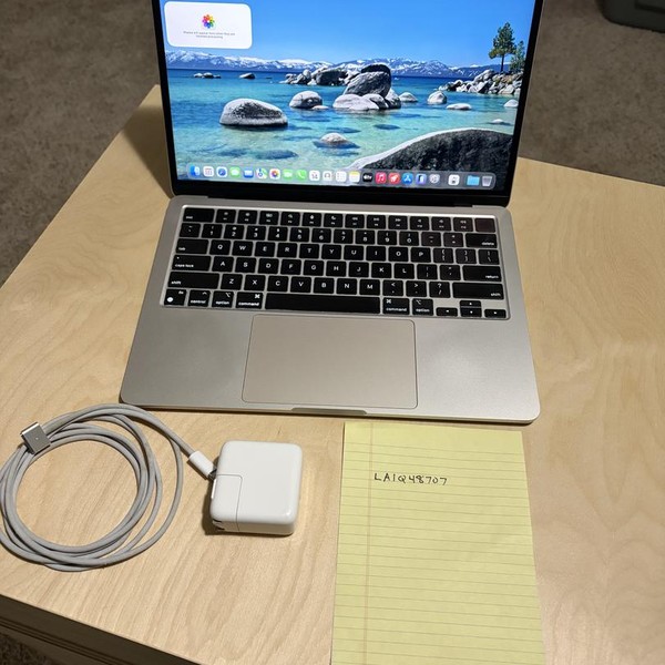 MacBook Air 2022 (M2) - 13 inch - 256 GB, Silver, 8 GB, Apple M2
