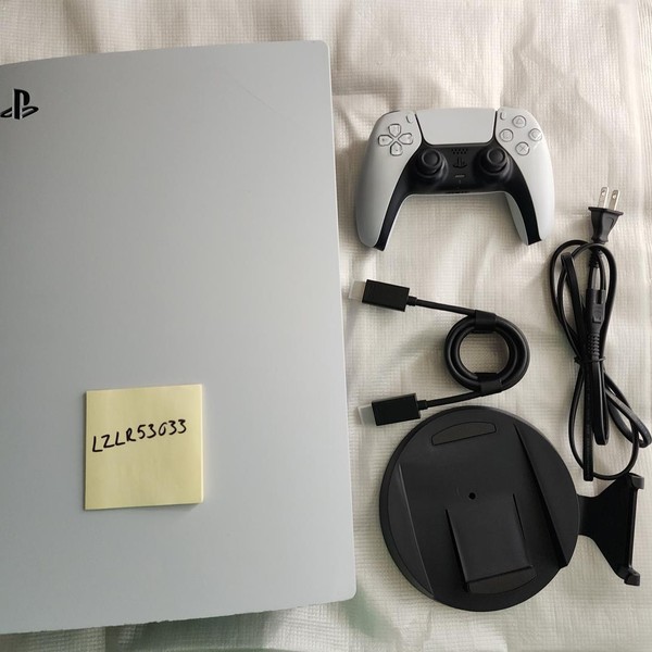 PlayStation 5 Standard Edition (2020) - 825 GB, White, Standard Edition