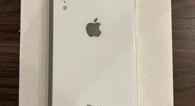 Mint
													Apple iPhone Xr - Unlocked, White, 64 GB, A1984, photo 3 of 7