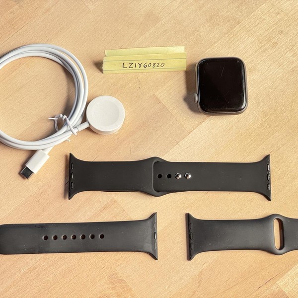 Apple Watch Series 4 44mm - Gray, A1978 - GPS, Aluminum