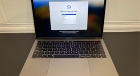 Good
													MacBook Pro 2018 (With Touch Bar) - 13" - I7, Gray, 512 GB, 16 GB, photo 1 of 11
