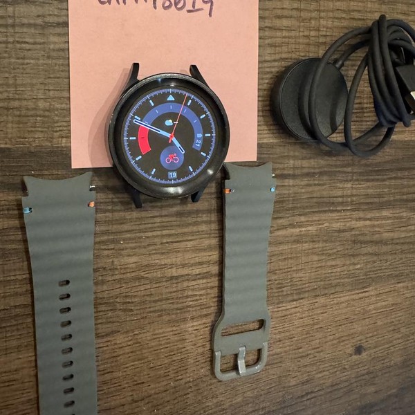 Samsung Galaxy Watch5 Pro - Unlocked, Black, 45mm