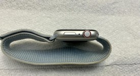 Mint
													Apple Watch SE 2nd Gen 44mm - Unlocked, Silver, A2727 - Cellular, Aluminum, photo 2 of 8