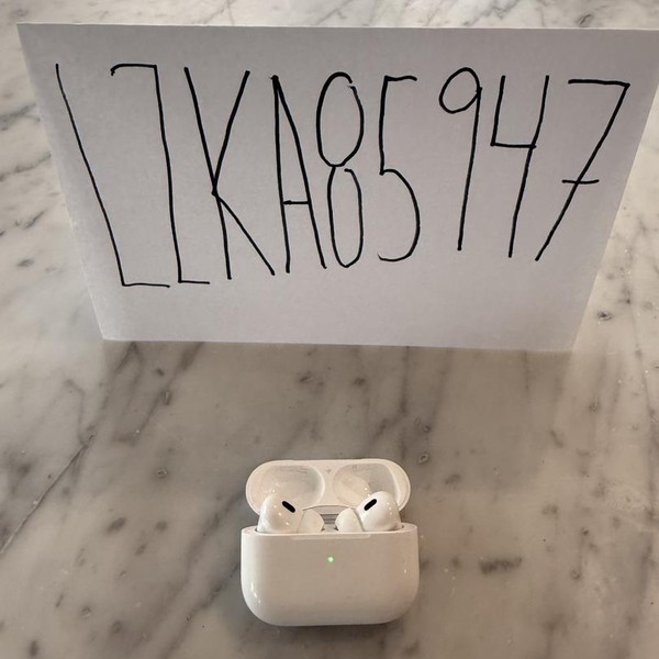 Apple AirPods Pro 2 - Lightning