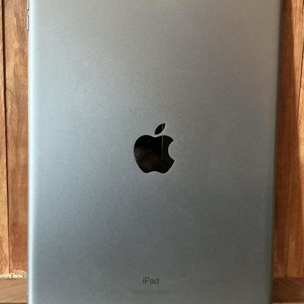 Apple iPad 7th Gen - Unlocked, 32 GB, Gray, A2200