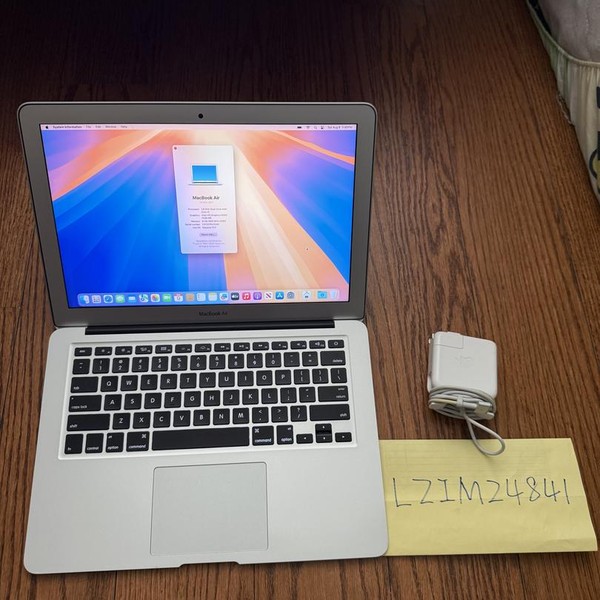 MacBook Air 2017 - 13 inch - 128 GB, Silver, 8 GB, Intel Core i5