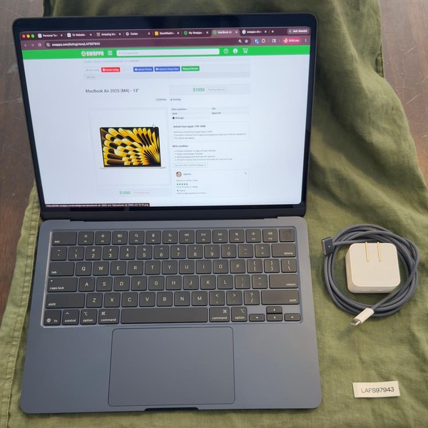 MacBook Air 2025 (M4) - 13 inch - 1 TB, Midnight, 16 GB, Apple M4