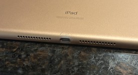 Good
													Apple iPad 7th Gen - Unlocked, Gold, 32 GB, A2200, photo 4 of 5