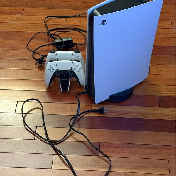 PlayStation 5 Standard Edition (2020) - 825 GB, White, Standard Edition