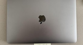 Good
													MacBook Pro 2017 (No Touch Bar) - 13" - I5, Gray, 256 GB, 8 GB, photo 2 of 9