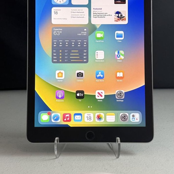 Apple iPad Pro 9.7 inch - Wi-Fi, 128 GB, Gray, A1673