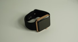 Good
													Apple Watch Series 3 42mm - Unlocked, Gold, A1861, Aluminum, photo 4 of 6