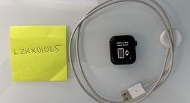 Fair
													Apple Watch SE 1st Gen 40mm - Gray, A2351 - GPS, Aluminum, photo 3 of 8