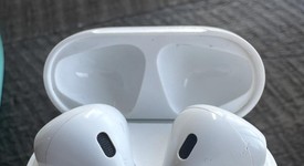 Used
													Apple AirPods 2nd Gen - Wireless Case, photo 3 of 8