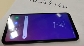 Mint
													LG V35 ThinQ - Unlocked, Black, 64 GB, photo 2 of 5