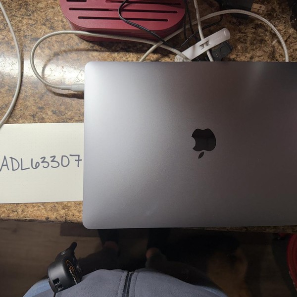 MacBook Pro 2019 - 13 inch - 128 GB, Gray, 8 GB, Intel Core i5