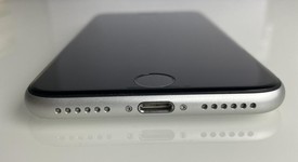 Good
													Apple iPhone SE 2nd Gen 2020 - Unlocked, White, 64 GB, A2275, photo 5 of 8