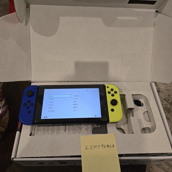 Nintendo Switch - 32 GB, Red & Blue