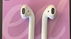 Used
													Apple AirPods 2nd Gen - Lightning Case, photo 4 of 5