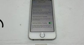 Good
													Apple iPhone SE 1st Gen 2016 - Unlocked, Silver, 32 GB, A1723, photo 4 of 10