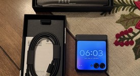 Mint
													Motorola Razr (2024) - Unlocked, Gray, 256 GB, 8 GB, photo 5 of 11