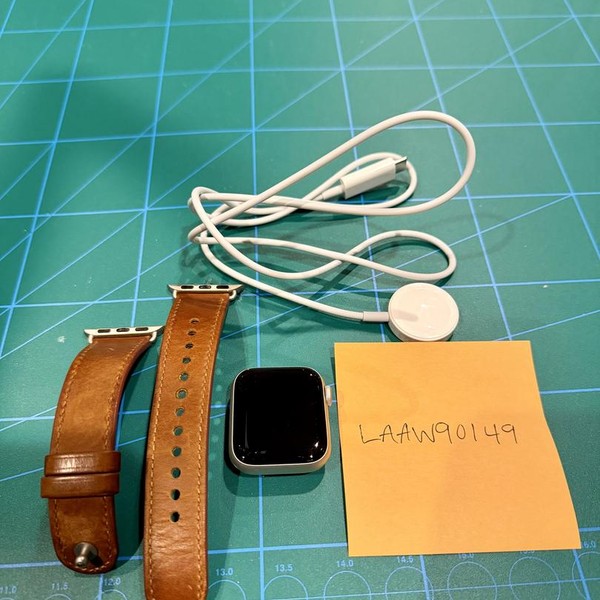 Apple Watch SE 2nd Gen 40mm - Unlocked, Silver, A2726 - Cellular, Aluminum
