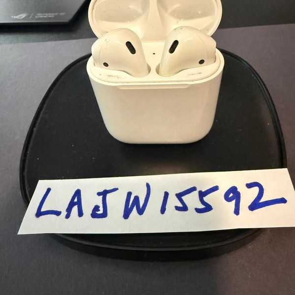Apple AirPods (1st Gen) - Lightning Case