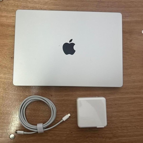 MacBook Pro 2021 - 14 inch - 512 GB, Silver, 32 GB, Apple M1 Pro 8-core