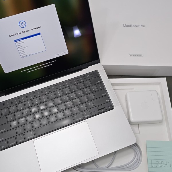 MacBook Pro 2023 - 14 inch - 2 TB, Silver, 64 GB, Apple M2 Max