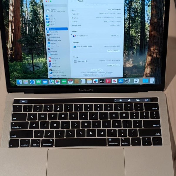 MacBook Pro 2019 - 13 inch - 256 GB, Silver, 8 GB, Intel Core i5