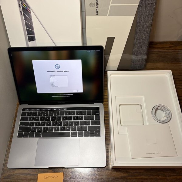 MacBook Pro 2018 (With Touch Bar) - 13 inch - 512 GB, Gray, 16 GB, Intel Core i5
