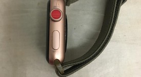 Good
													Apple Watch Series 3 42mm - Unlocked, Gold, A1861, Aluminum, photo 5 of 5