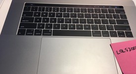 Good
													MacBook Pro 2017 (With Touch Bar) - 15" - I7, Gray, 512 GB, 16 GB, photo 4 of 11
