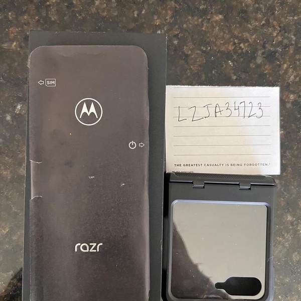 Motorola Razr (2024) - Straight Talk, 256 GB, Gray, 8 GB