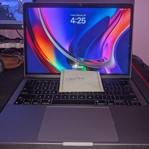 MacBook Pro 2020 - 13 inch - 512 GB, Gray, 8 GB, Apple M1