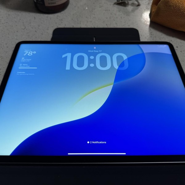 Apple iPad Pro 12.9 inch 6th Gen 2022 - Wi-Fi, 128 GB, Gray