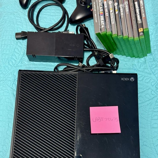 Xbox One (2013) - 500 GB, Black