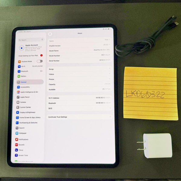 Apple iPad Pro 13 inch (M5) 2025 - Wi-Fi, 256 GB, Space Black, Apple M5 9-Core, A3360, Standard Glass