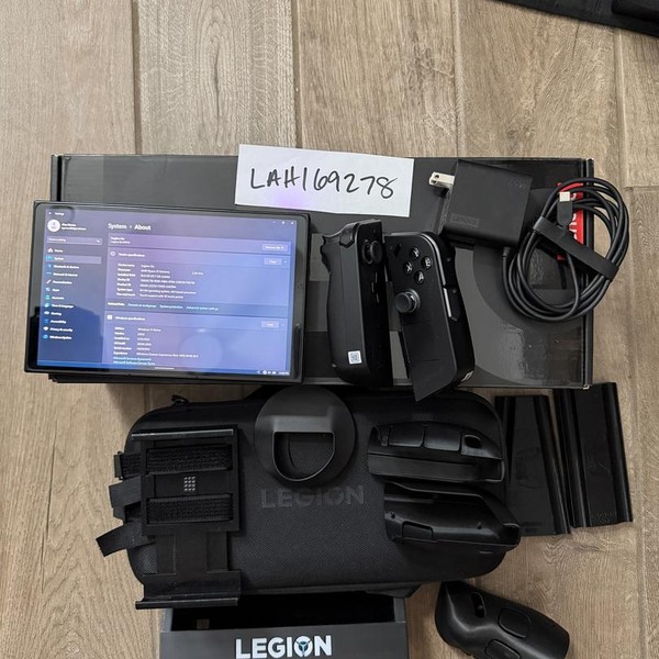Lenovo Legion Go - 1 TB, Black, 16 GB, AMD Ryzen Z1 Extreme