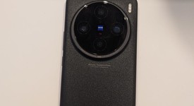 Mint
													vivo X100 Pro - Unlocked Non-US, Black, 512 GB, 16 GB, photo 3 of 11