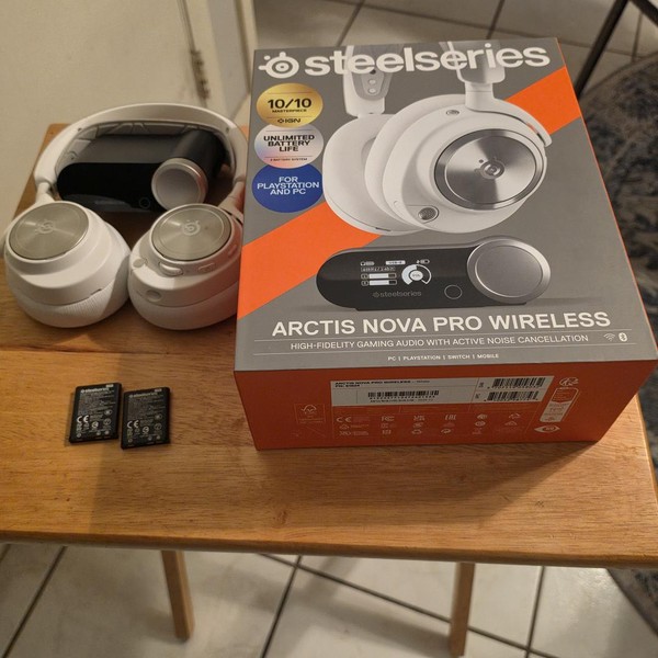SteelSeries Arctis Nova Pro Wireless - White