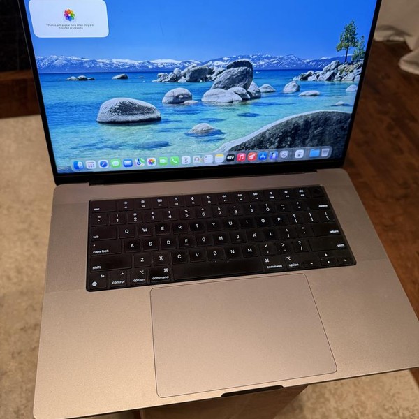 MacBook Pro 2021 - 16 inch - 512 GB, Gray, 32 GB, Apple M1 Pro 10-core