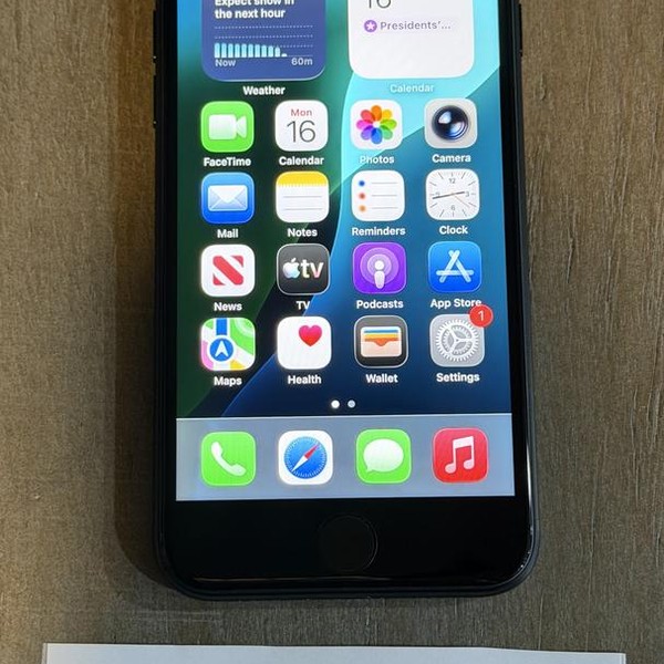 Apple iPhone SE 3rd Gen 2022 - Unlocked, 64 GB, Midnight, A2595