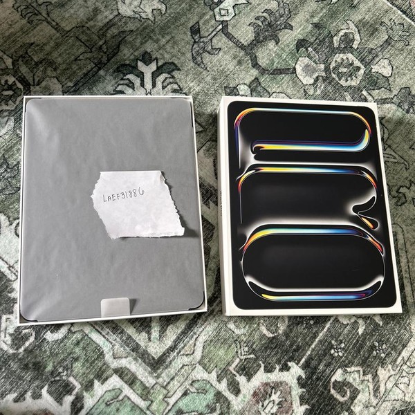 Apple iPad Pro 13 inch (M4) 2024 - Wi-Fi, 256 GB, Black, 8 GB, A2925, Standard Glass